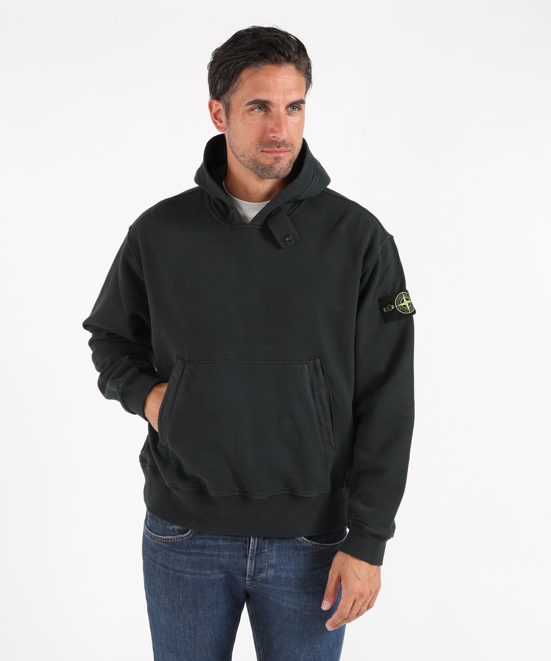 STONE ISLAND BRUSHED ORGANIC COTTON FLEECE
Felpa vestibilità oversize con cappuccio, zip e tasca a marsupio