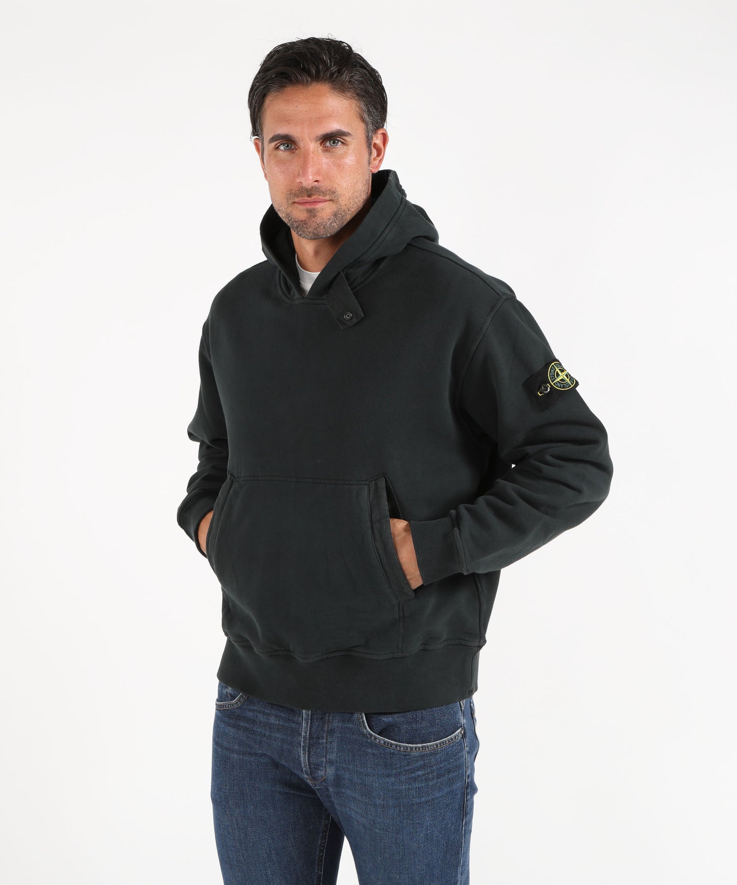 STONE ISLAND BRUSHED ORGANIC COTTON FLEECE
Felpa vestibilità oversize con cappuccio, zip e tasca a marsupio