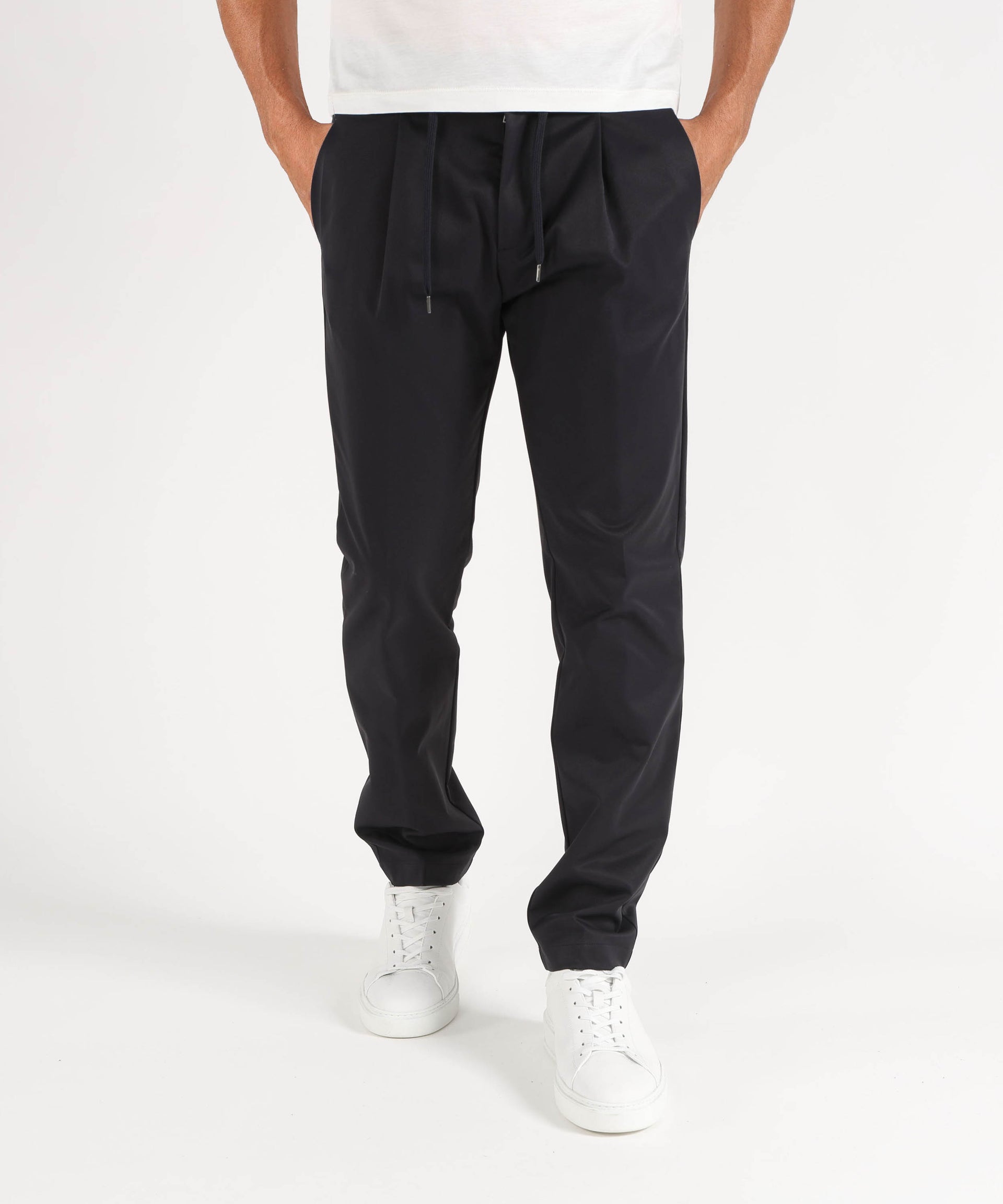HERNO Pantaloni slim fit Herno in cotone con coulisse in vita e passanti