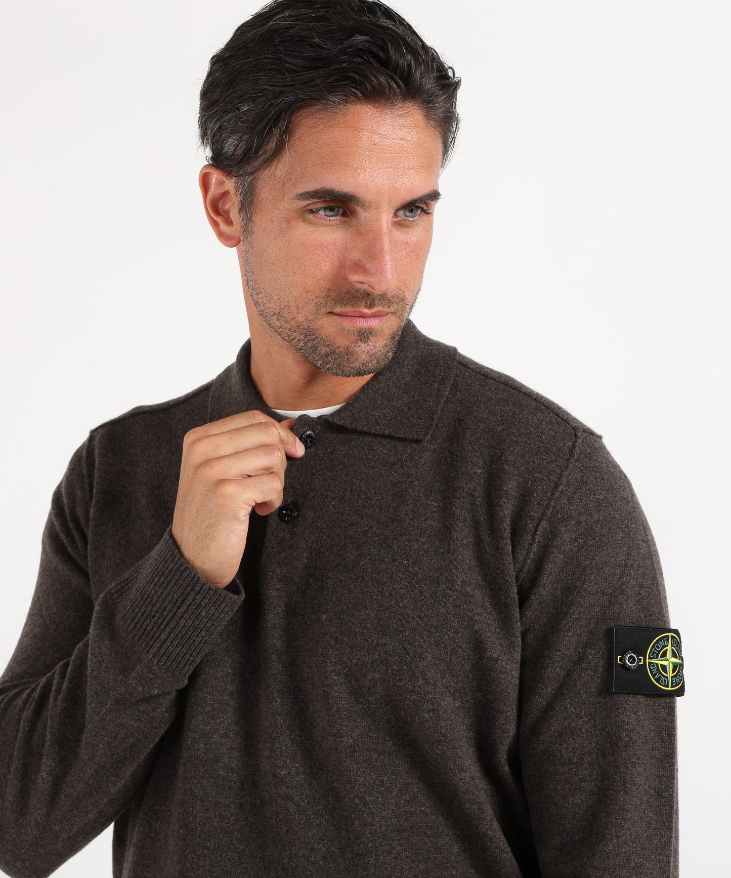 STONE ISLAND LIGHT RWS GEELONG WOOL
Maglione polo vestibilità loose con finta con bottoni