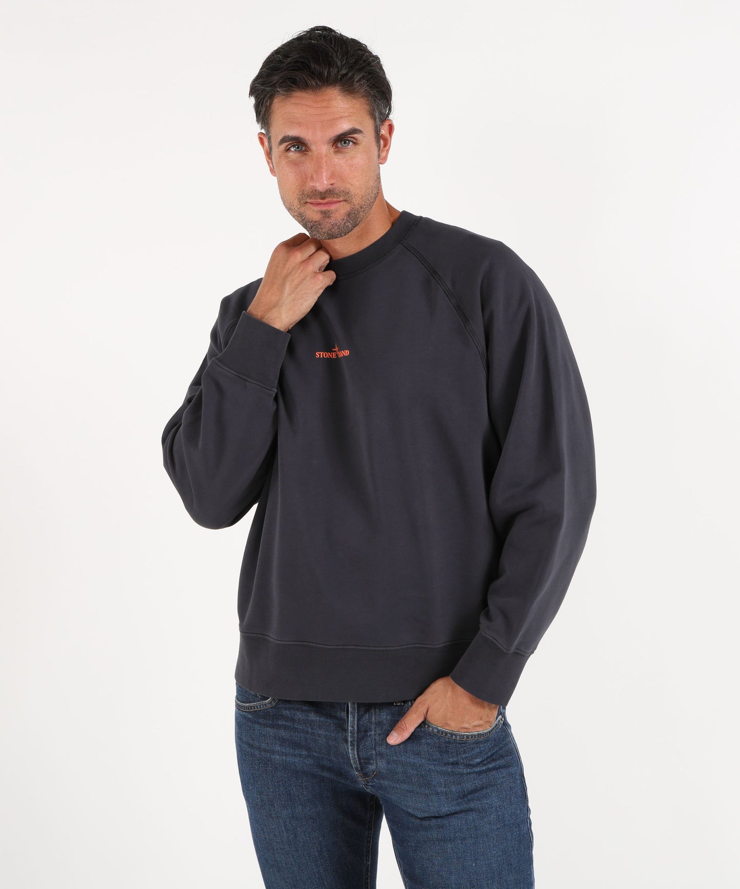 STONE ISLAND COTTON FLEECE
Felpa girocollo vestibilità oversize con stampa 'Desert'
