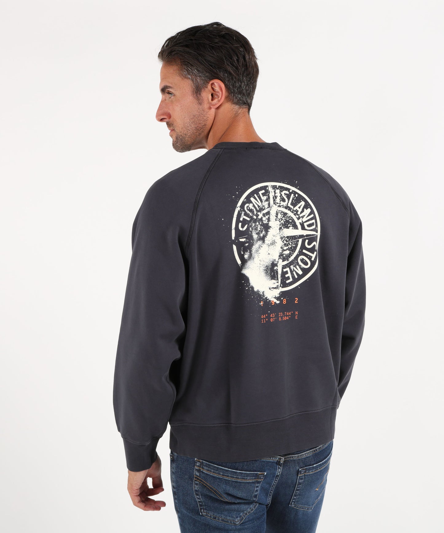 STONE ISLAND COTTON FLEECE
Felpa girocollo vestibilità oversize con stampa 'Desert'