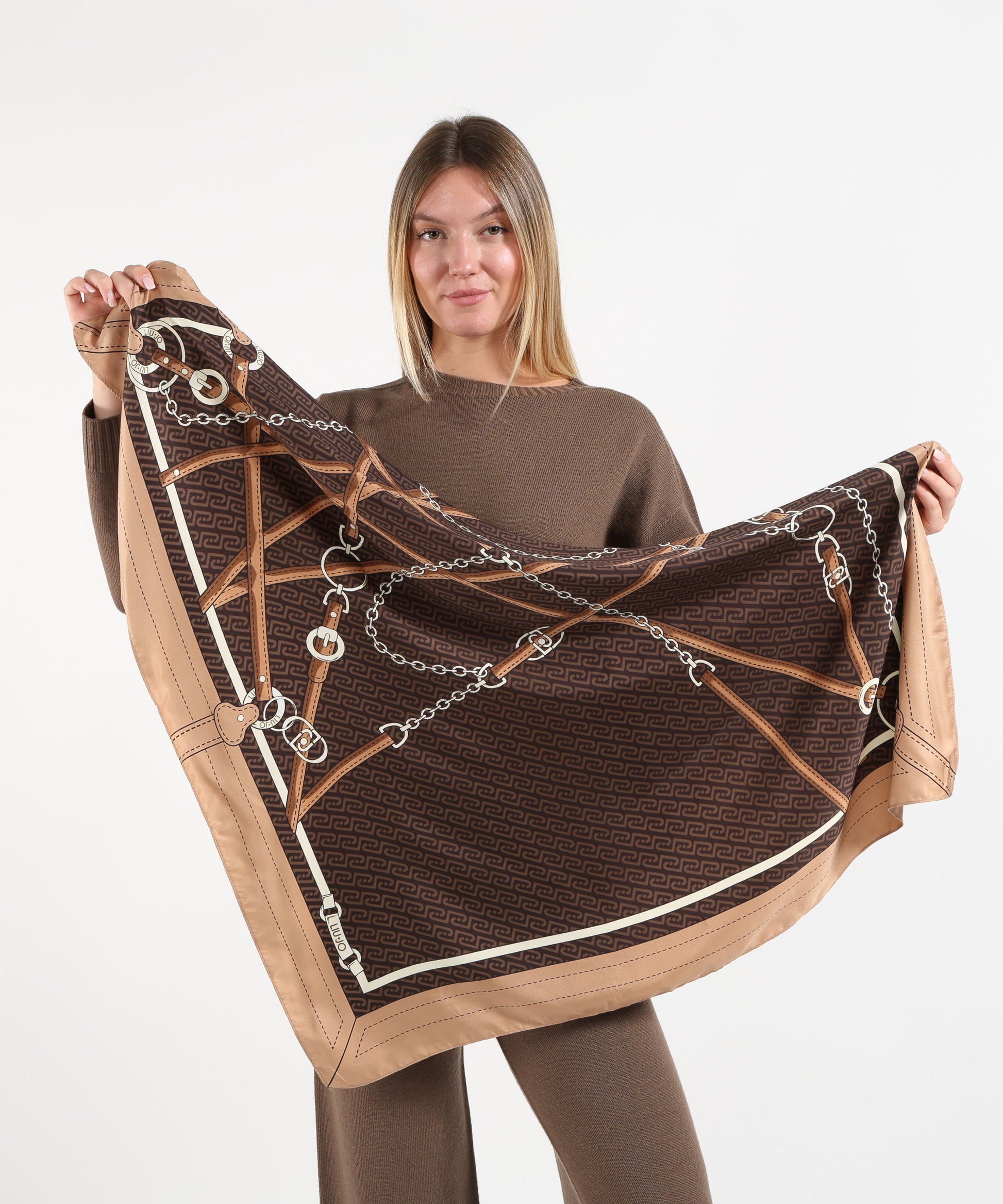 Foulard LIUJO SOFT Foulard grande con cinturini Cammello | LIUJO SOFT