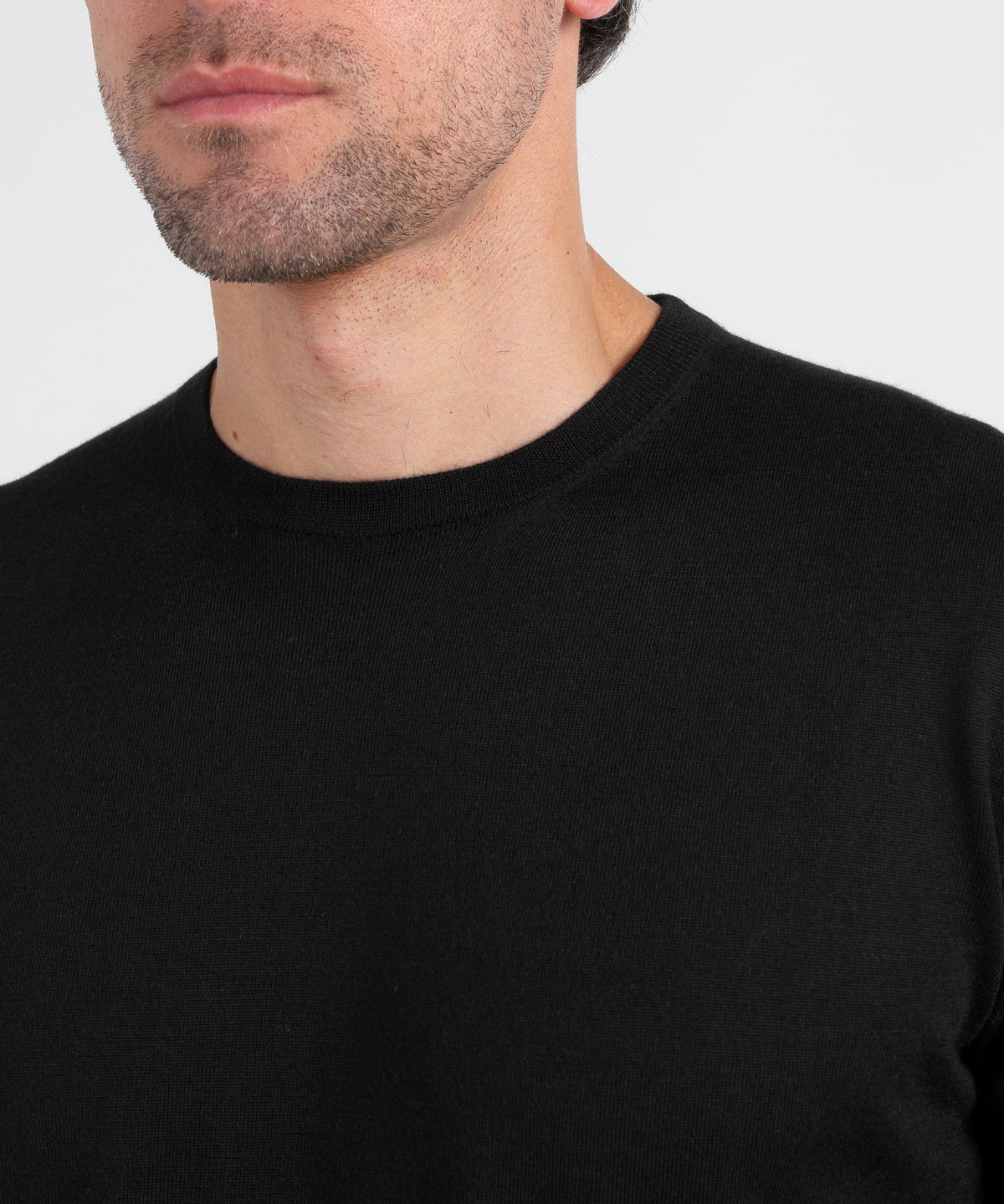 Knitwear FILIPPO DE LAURENTIIS Ultra-Light Crew Neck Sweater in Merino Wool, Silk and Cashmere – Slim Fit  Nero | FILIPPO DE LAURENTIIS