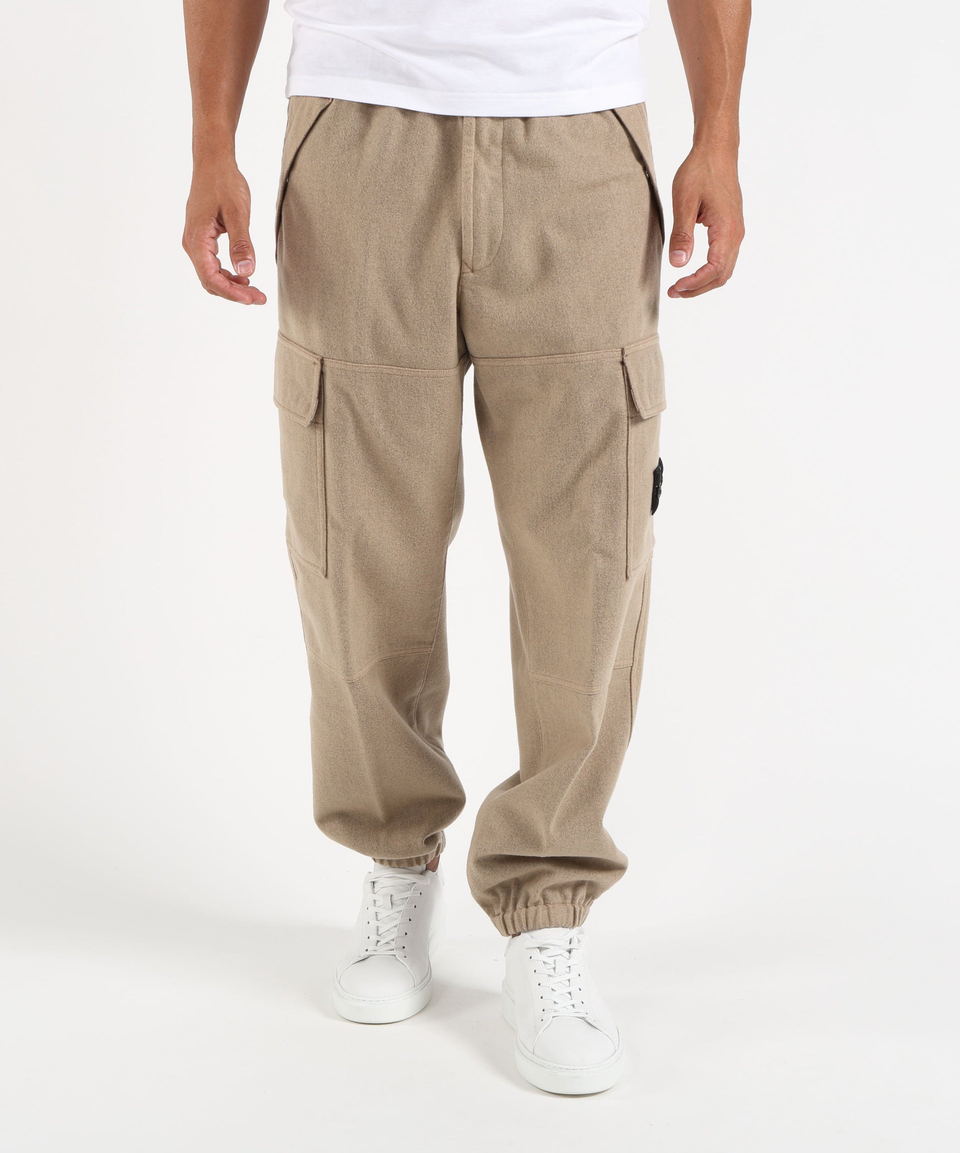STONE ISLAND WOOL NYLON FLANNEL-TC
Pantalone jogger vestibilità loose con fondo gamba elasticizzato