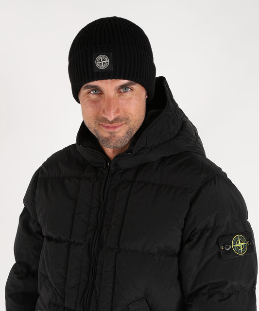 STONE ISLAND FULL RIB RWS WOOL Beanie in maglia a costine con patch del logo Compass