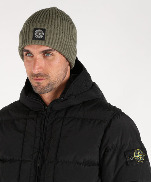 STONE ISLAND FULL RIB RWS WOOL Beanie in maglia a costine con patch del logo Compass