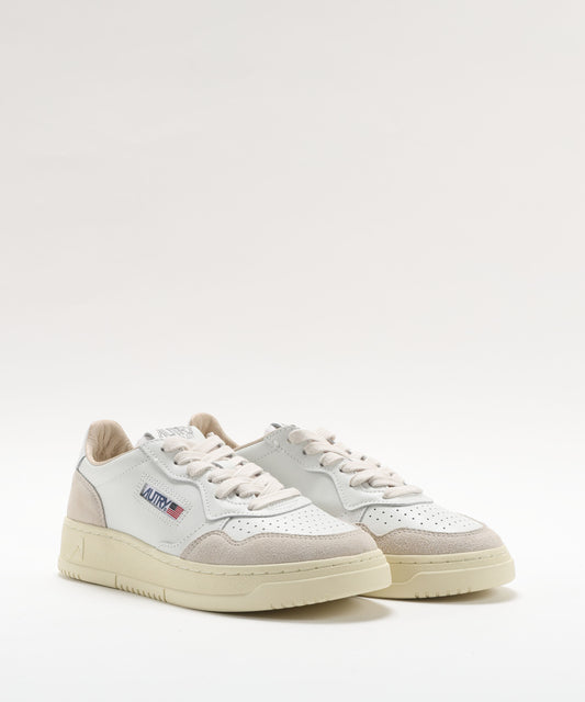 Sneakers AUTRY SNEAKERS MEDALIST LOW IN PELLE BIANCA E SUEDE BEIGE Bianco | AUTRY