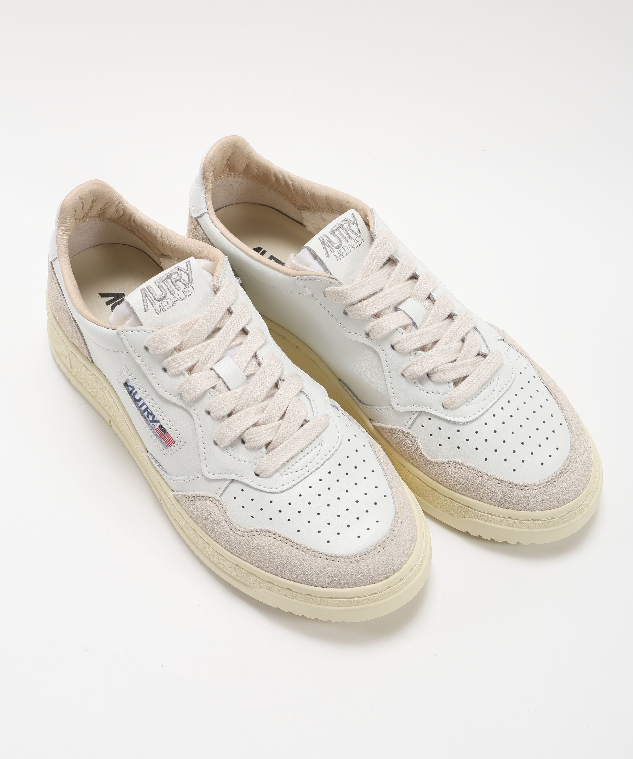 Sneakers AUTRY SNEAKERS MEDALIST LOW IN PELLE BIANCA E SUEDE BEIGE Bianco | AUTRY