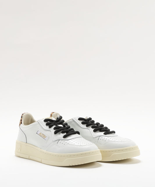 Sneakers AUTRY SNEAKERS MEDALIST LOW IN PELLE BIANCA E LEOPARD Bianco/leopardo | AUTRY