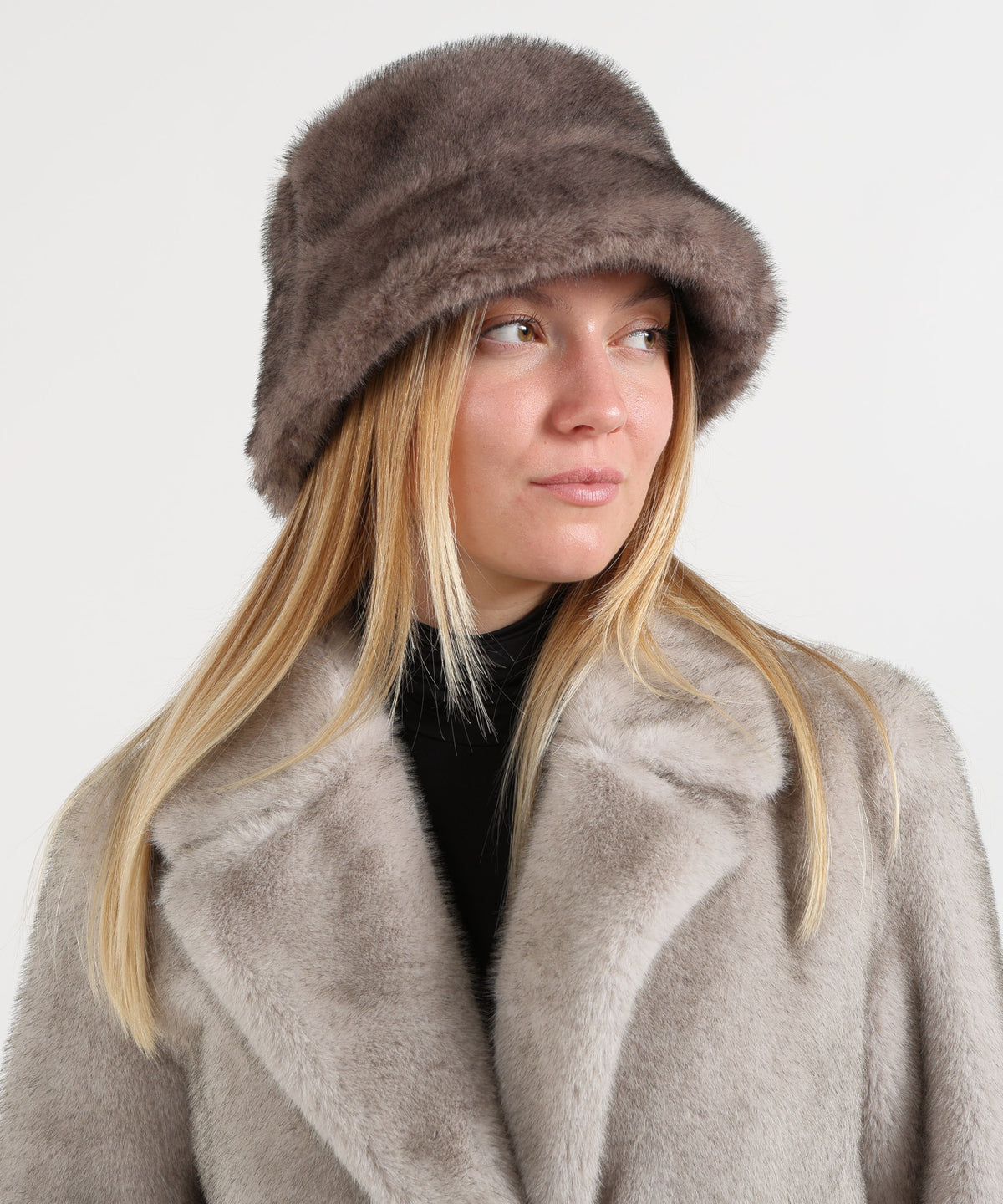 P.A.R.O.S.H. Cappello in ecopelliccia