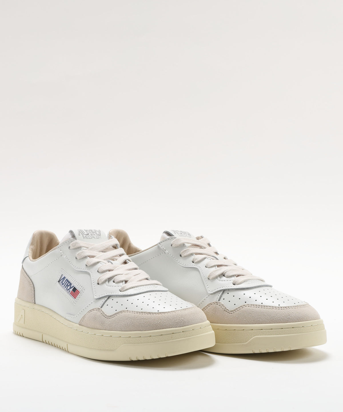 Sneakers AUTRY SNEAKERS MEDALIST LOW IN PELLE BIANCA E SUEDE BEIGE Bianco | AUTRY