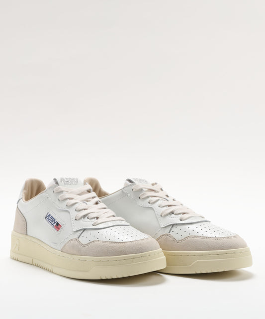 Sneakers AUTRY SNEAKERS MEDALIST LOW IN PELLE BIANCA E SUEDE BEIGE Bianco | AUTRY