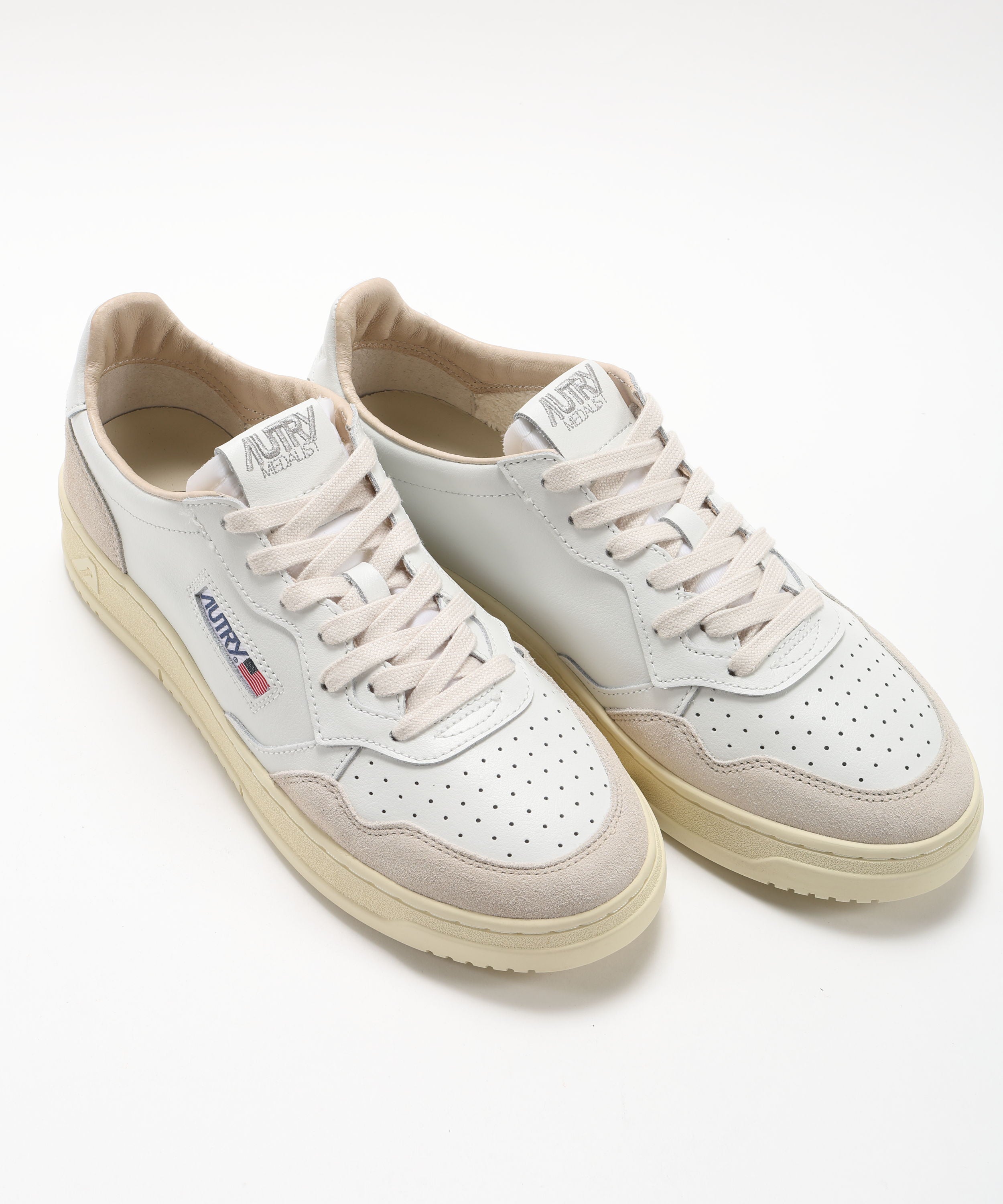 Sneakers AUTRY Medalist Low Sneakers in White Leather and Beige Suede Bianco | AUTRY