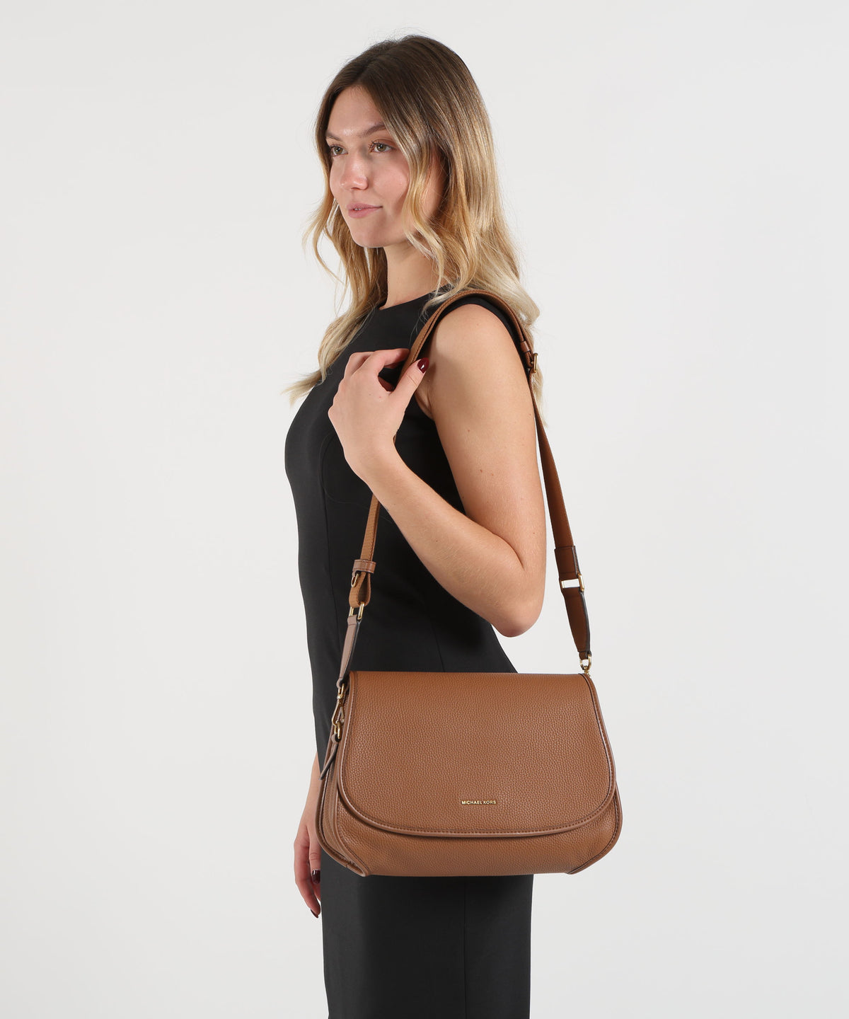 MICHAEL KORS Borsa messenger Holmes convertibile media in pelle martellata