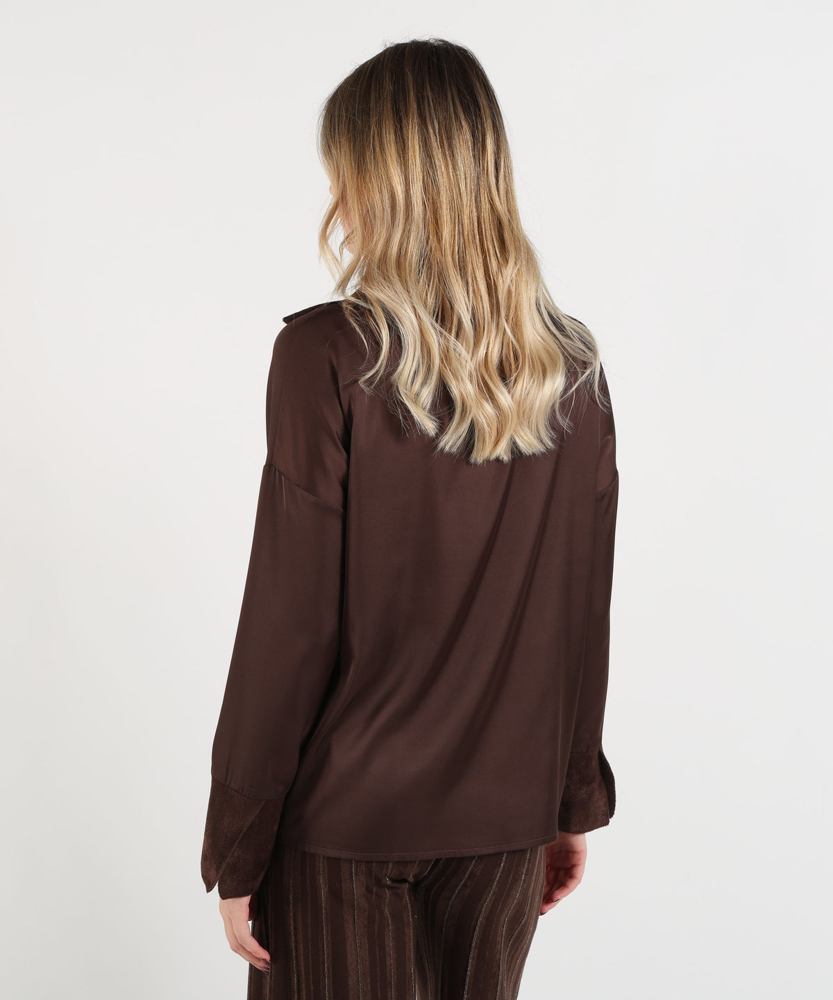Camicie D.EXTERIOR Camicia Donna con Scollo a V e Texture Effetto Cavallino Cioccolato | D.EXTERIOR