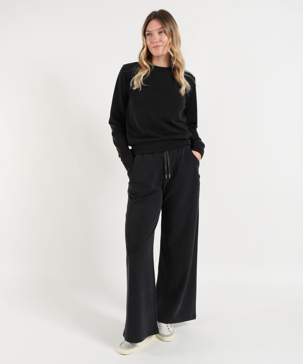 Pantaloni COLMAR Pantalone Palazzo in Felpa con Vita Elasticizzata Nero | COLMAR