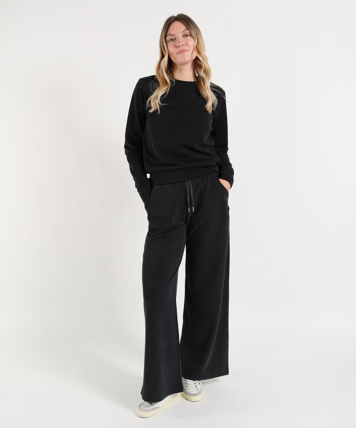 Pantaloni COLMAR Pantalone Palazzo in Felpa con Vita Elasticizzata Nero | COLMAR