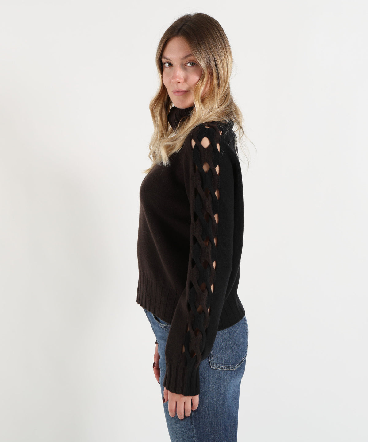 Maglie D.EXTERIOR Maglione Donna Bicolor a Collo Alto con Lavorazione Traforata e Intrecci Marrone/nero | D.EXTERIOR